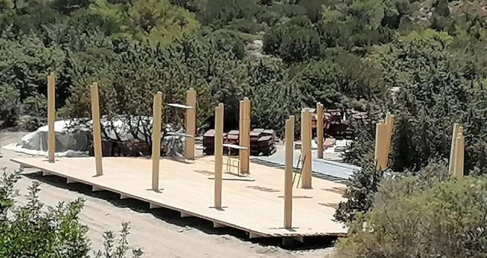 Αυθαίρετο τερατούργημα στην παραλία Γλύστρα της Ρόδου