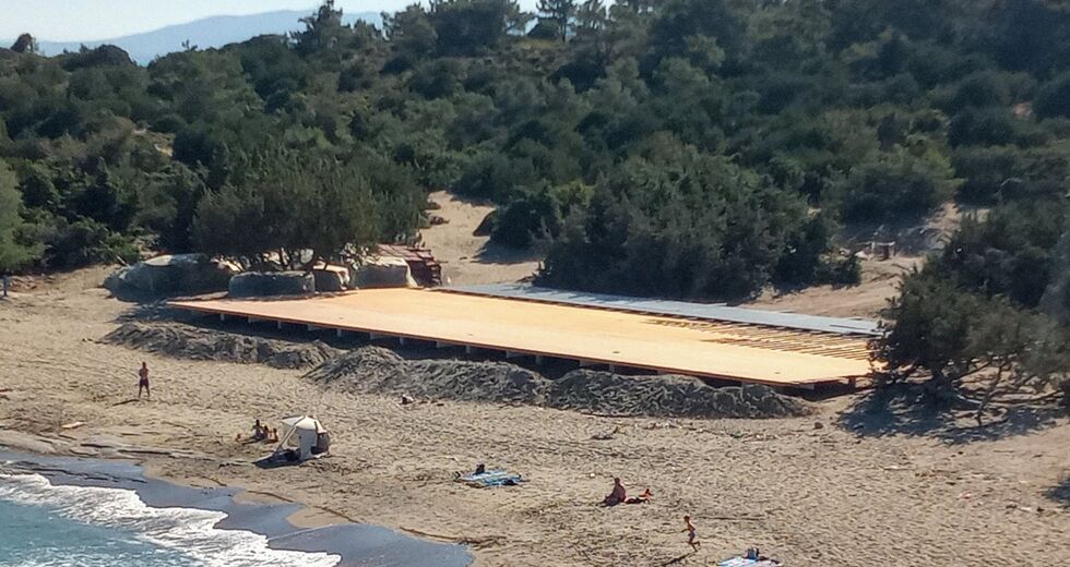 Αυθαίρετο τερατούργημα στην παραλία Γλύστρα της Ρόδου