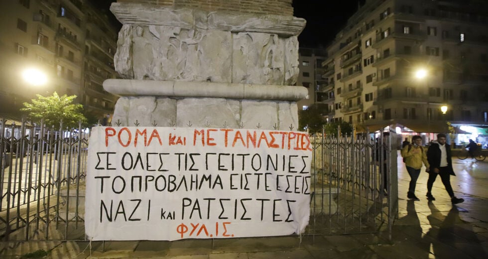 Κυκλοφορούν, οπλοφορούν και θα πυροβολούν!