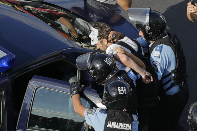 Παραίτηση της κυβέρνησης ζητούν οι Ρουμάνοι