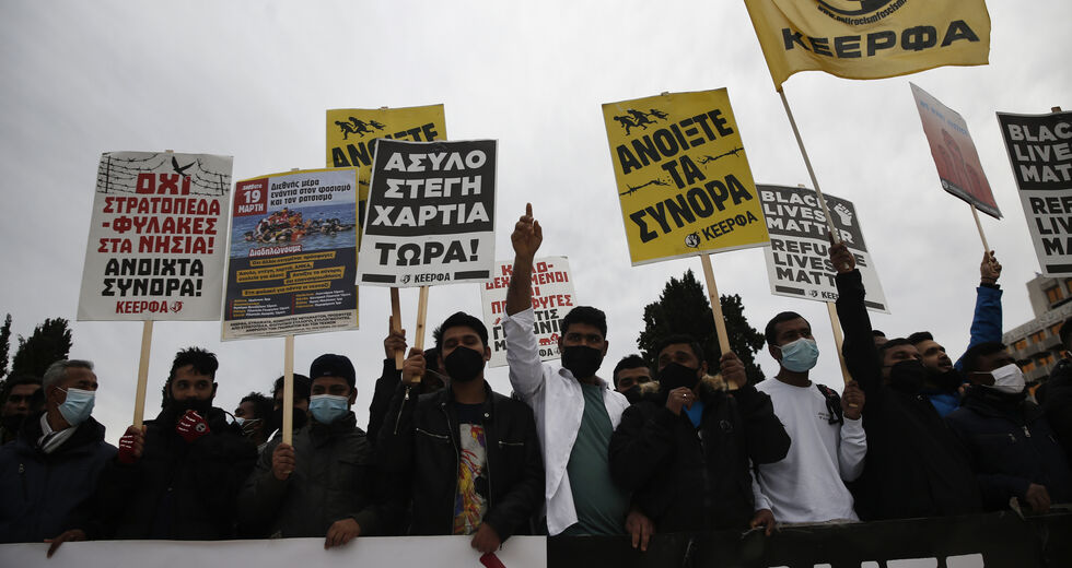 Μειωμένες απελάσεις, σε μόνιμη ομηρία οι κρατούμενοι πρόσφυγες