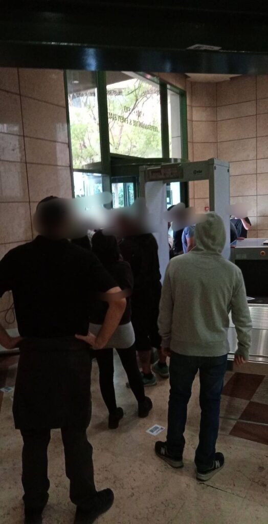Παρέμβαση Ρουβίκωνα στο υπουργείο Περιβάλλοντος