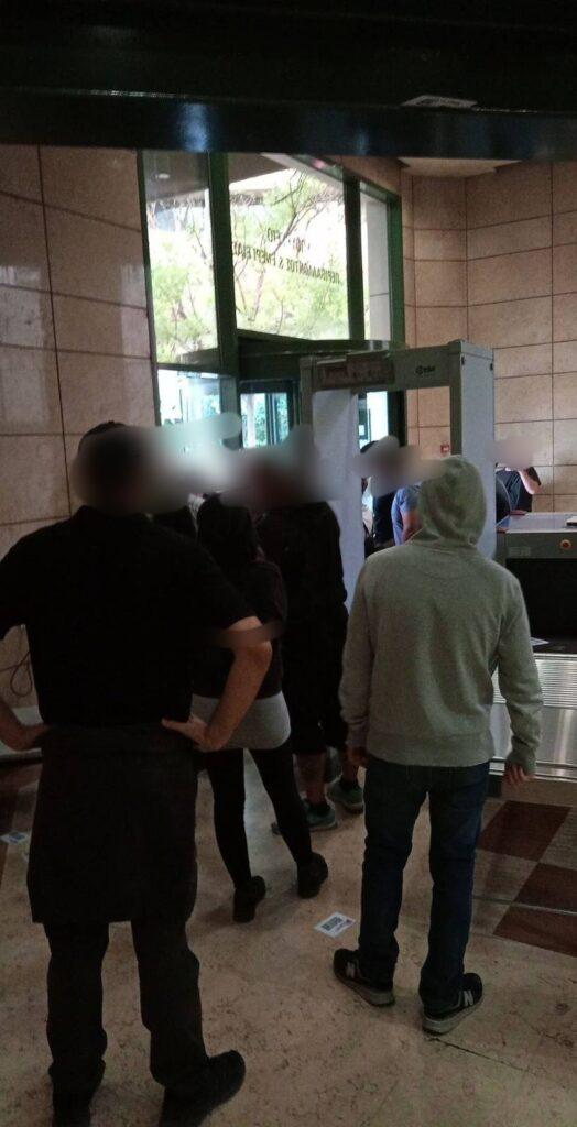 Συνελήφθησαν 24 μέλη του Ρουβίκωνα για την παρέμβαση στο υπουργείο Περιβάλλοντος
