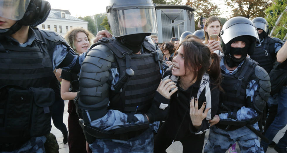 Πάνω από 1.000 συλλήψεις διαδηλωτών στη Μόσχα