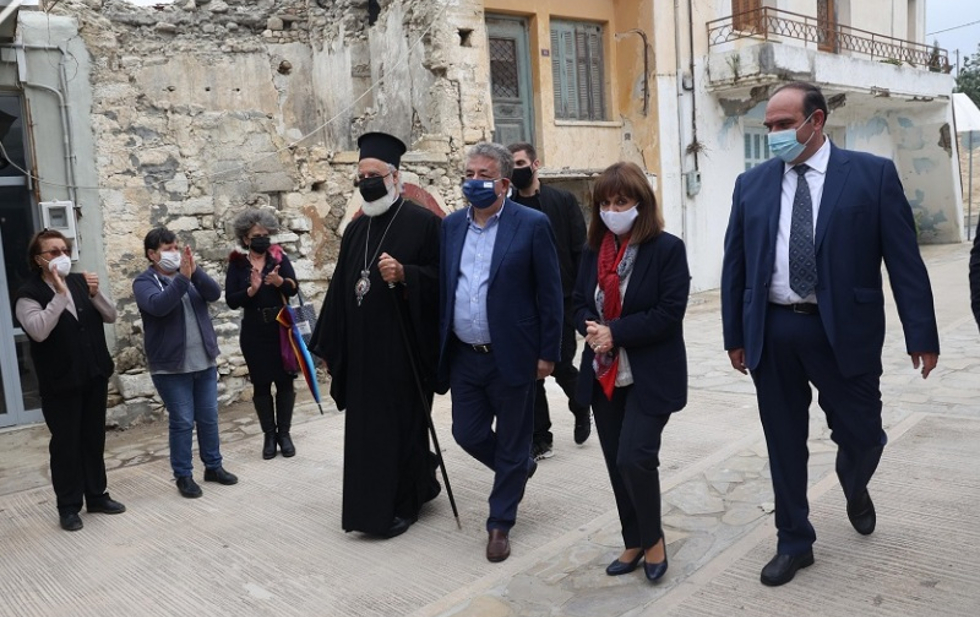 Ηράκλειο: Στις σεισμόπληκτες περιοχές η Κατερίνα Σακελλαροπούλου