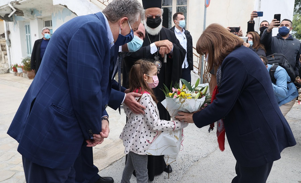 Ηράκλειο: Στις σεισμόπληκτες περιοχές η Κατερίνα Σακελλαροπούλου