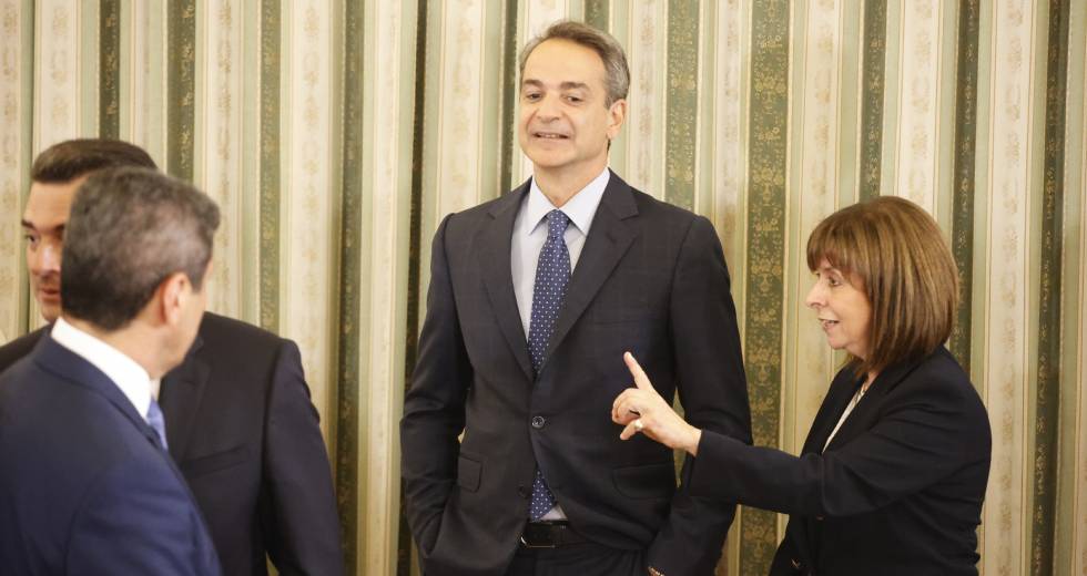 Ολοκληρώθηκε η ορκωμοσία της νέας κυβέρνησης, σ’ εξέλιξη η παράδοση – παραλαβή των υπουργείων