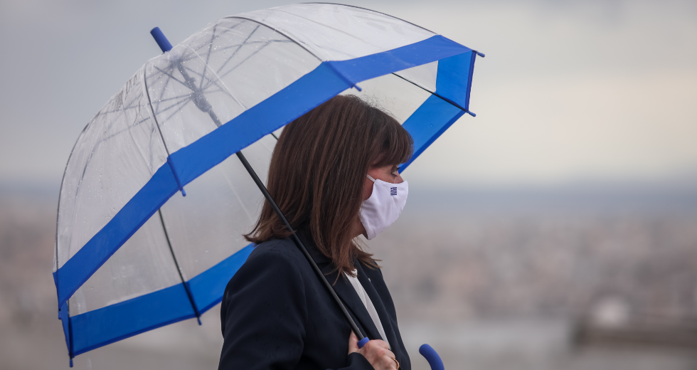 Σε βροχερό κλίμα ο εορτασμός της 77ης επετείου «αποτίναξης» του ναζιστικού ζυγού