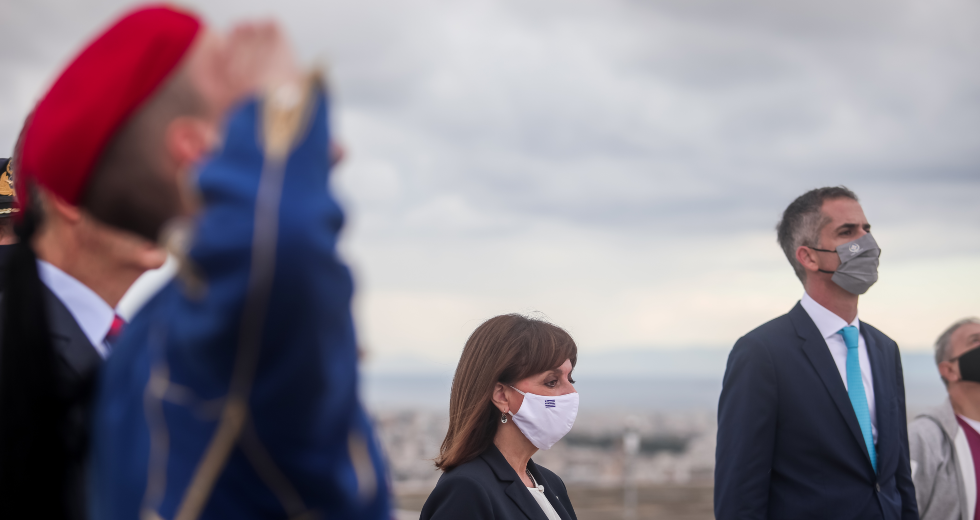 Σε βροχερό κλίμα ο εορτασμός της 77ης επετείου «αποτίναξης» του ναζιστικού ζυγού