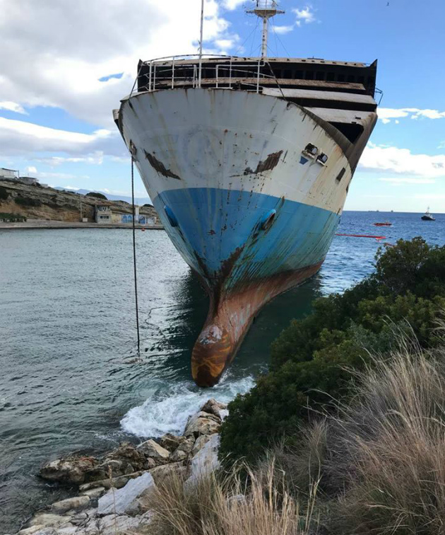 Εντολή άμεσης απομάκρυνσης για το προσαραγμένο πλοίο