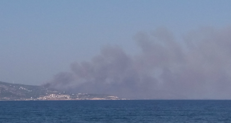 Μεγάλη φωτιά στη Σάμο, εκκενώθηκαν ξενοδοχεία