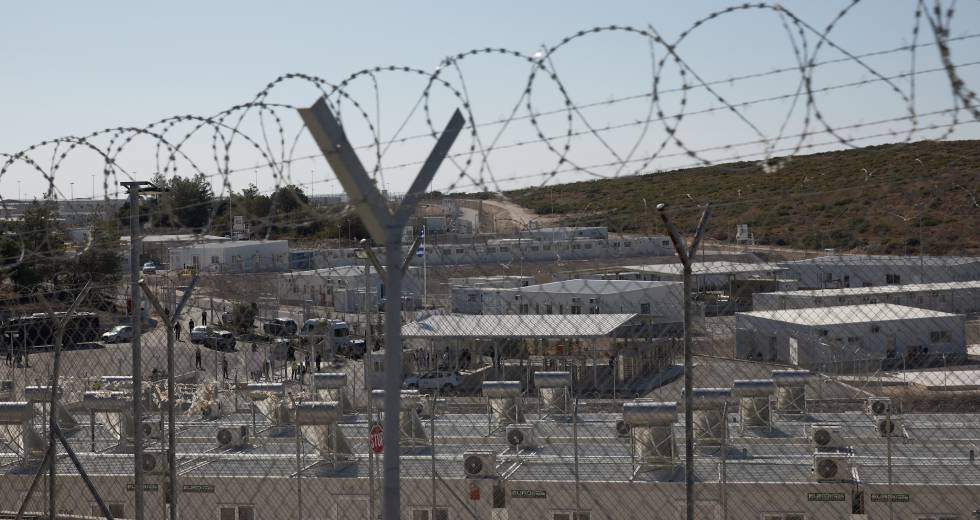 Δομή-φυλακή και ένας πρωθυπουργός παραπονούμενος για τον επιμερισμό ευθυνών