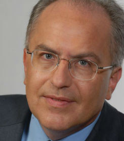 Τι γυρεύει η CVC Capital Partners στο ελληνικό παζάρι της Υγείας;