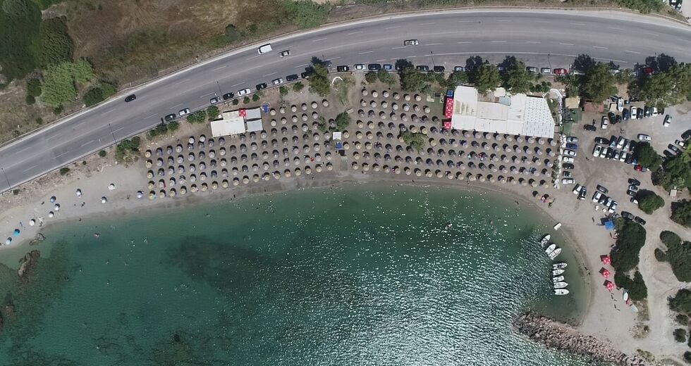Μαίνεται η μάχη της ξαπλώστρας