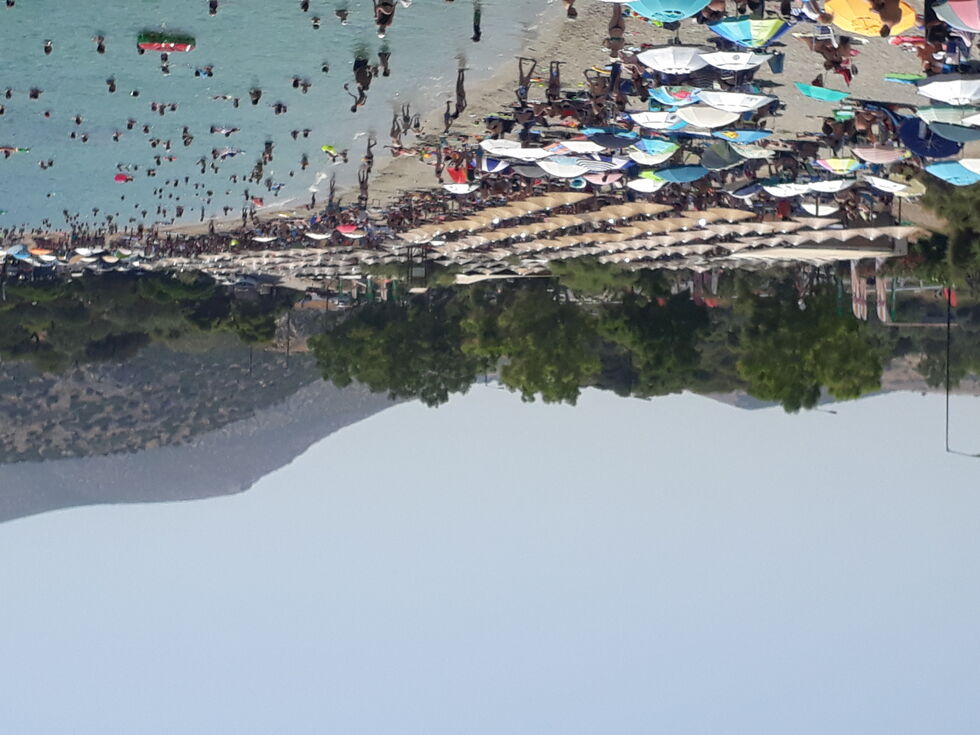 Μαίνεται η μάχη της ξαπλώστρας
