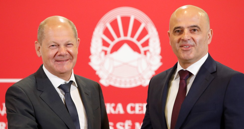 «Μασάζ» από Σολτς στη Σόφια για να συναινέσει στην ένταξη της Βόρειας Μακεδονίας