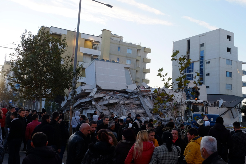 Δραματικά καρέ από το χτύπημα του Εγκέλαδου στην Αλβανία