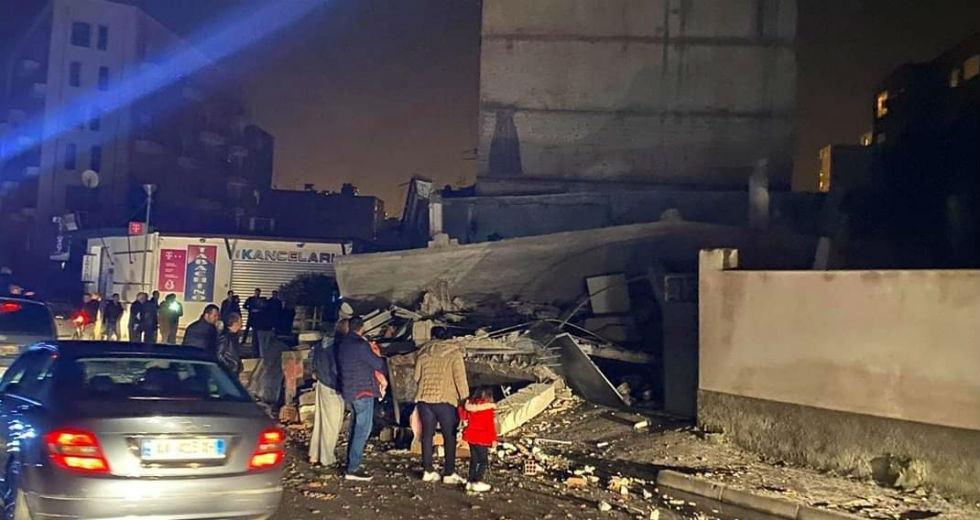 Δύσκολη νύχτα στην Αλβανία, αγωνία στα συντρίμμια μετά τον σεισμό