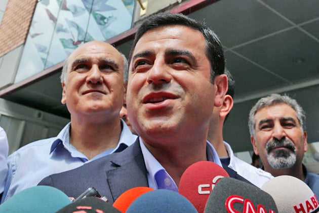 Ο ακήρυχτος εμφύλιος παραλύει την Τουρκία