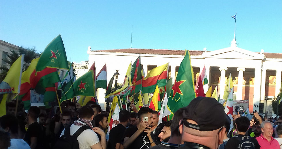Χιλιάδες κόσμου στο αντιπολεμικό συλλαλητήριο