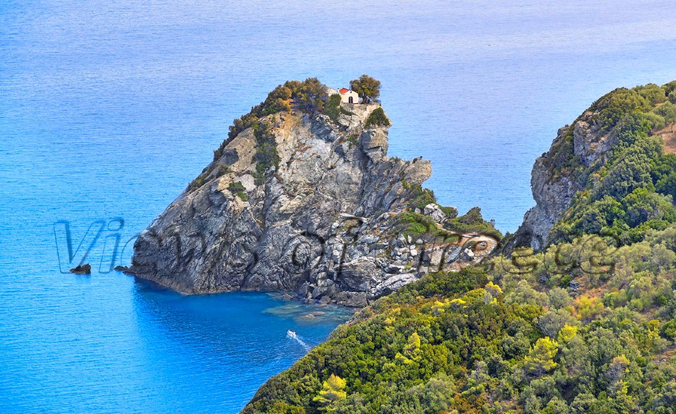 Σκόπελος, παραδοσιακή, κατάφυτη, εκτυφλωτική