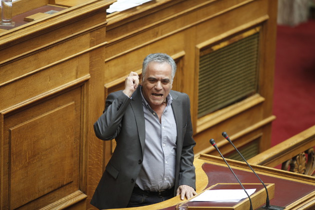 Χρυσαυγίτικες προκλήσεις και διακοπή στην Ολομέλεια