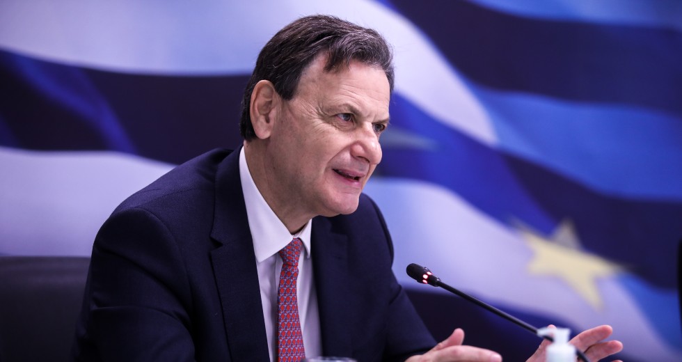 Με «καθρεφτάκια» για ιθαγενείς στο δρόμο για τις κάλπες