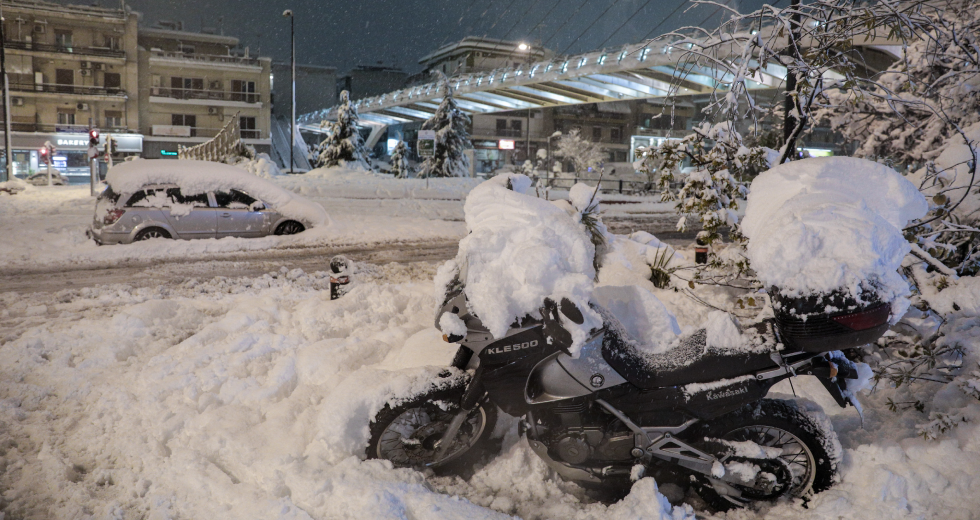 «Ιστορικός» χιονιάς, ιστορικό και το επιτελικό φιάσκο [εικόνες + βίντεο]