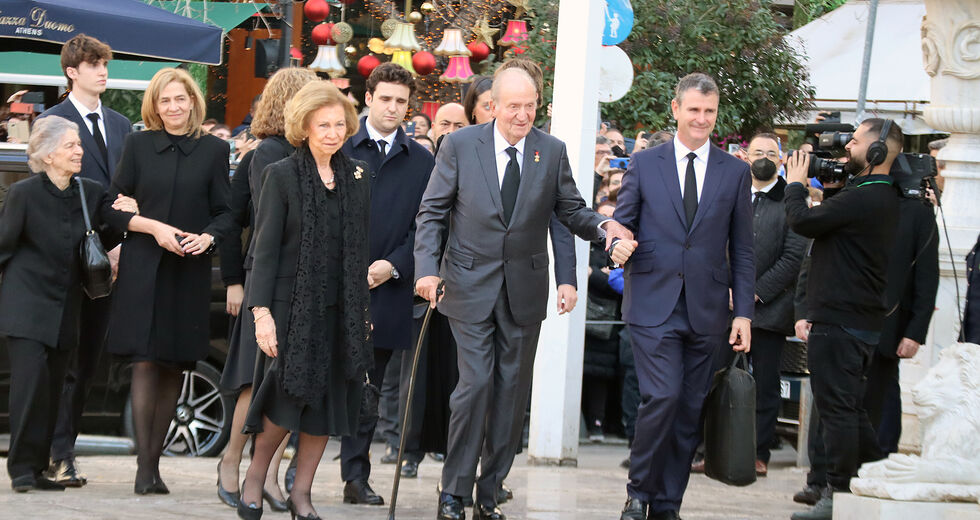 Κιτς, γκλαμουριά και παραχάραξη της Ιστορίας