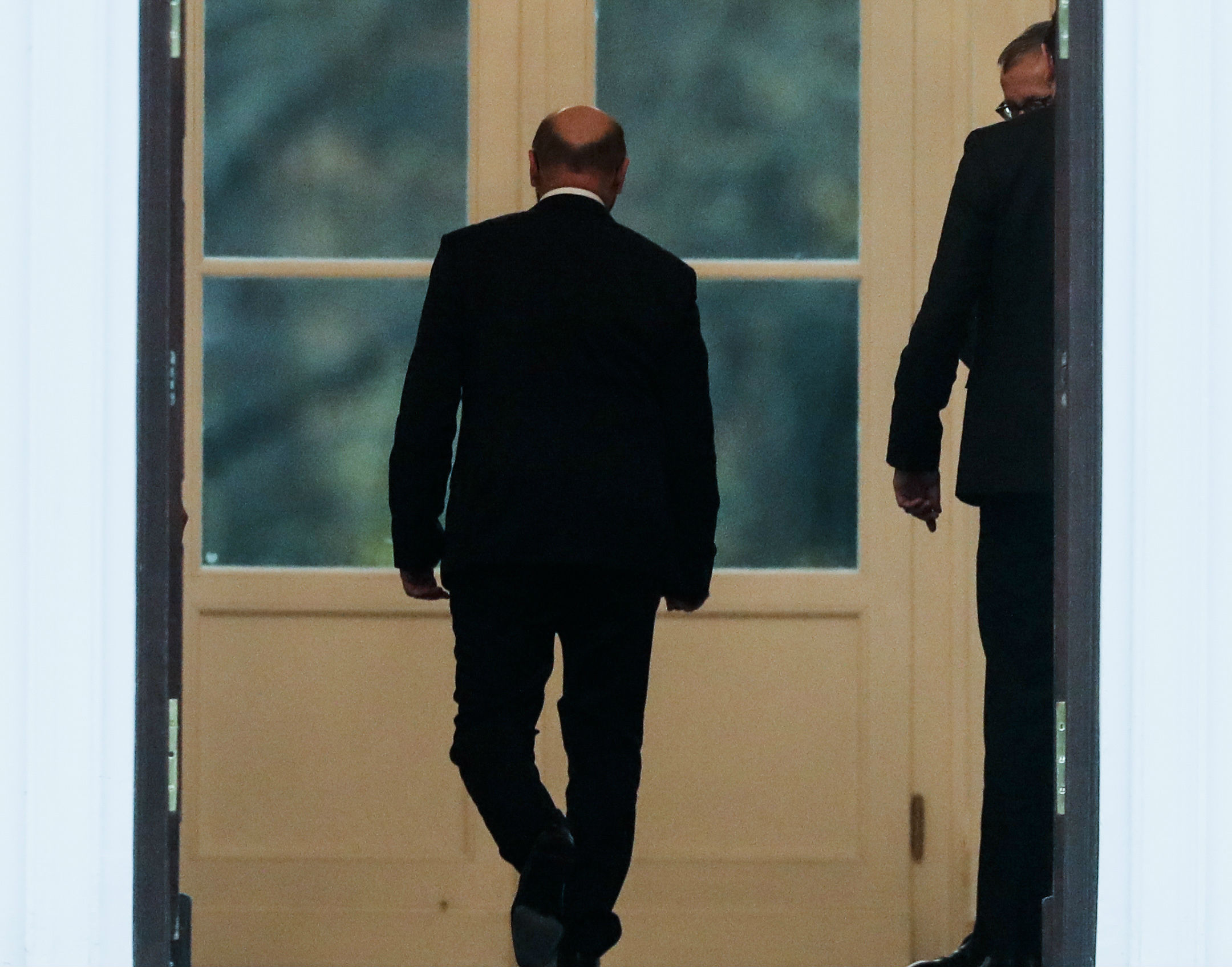 Όλοι κρέμονται από τα χείλη του Σουλτς