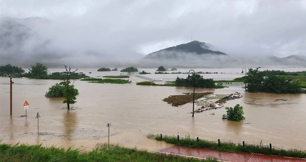 Επτά νεκροί, 3 αγνοούμενοι λόγω πλημμυρών στη Ν. Κορέα