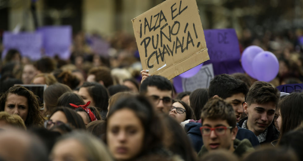 Γυναίκες στους δρόμους με τα ίδια και απαράλλακτα αιτήματα