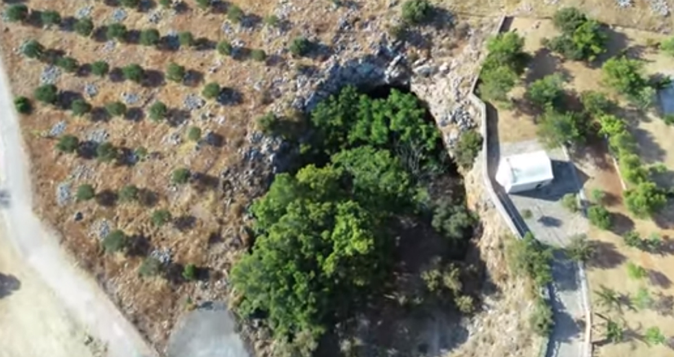 Μέσα στο Σπήλαιο Σκοτεινού της Κρήτης