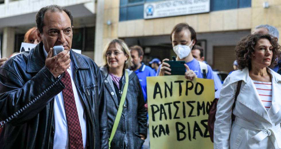Συγκέντρωση διαμαρτυρίας απ’ τον ΣΥΡΙΖΑ-ΠΣ έξω απ’ το ΑΤ Ομόνοιας