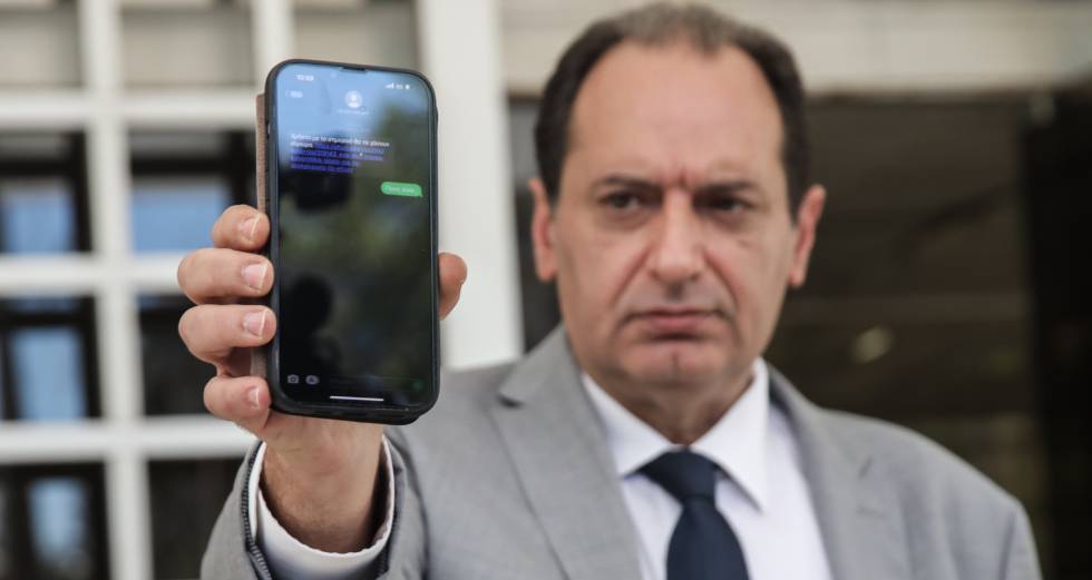 Δεν έχουν τέλος οι αποκαλύψεις του σκανδάλου υποκλοπών