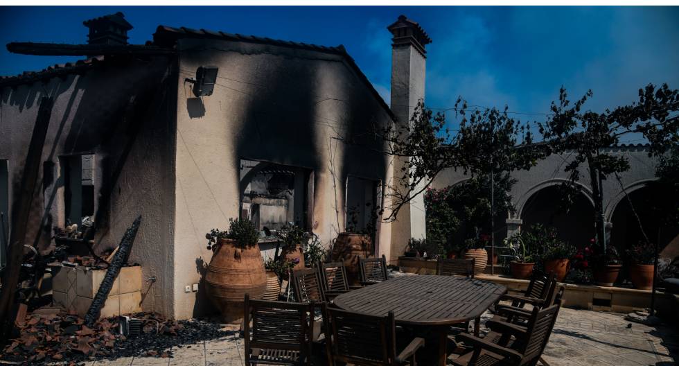 Αποκαρδιωτικές εικόνες απ’ τη φωτιά σε Κορινθία – Δυτ. Αττική