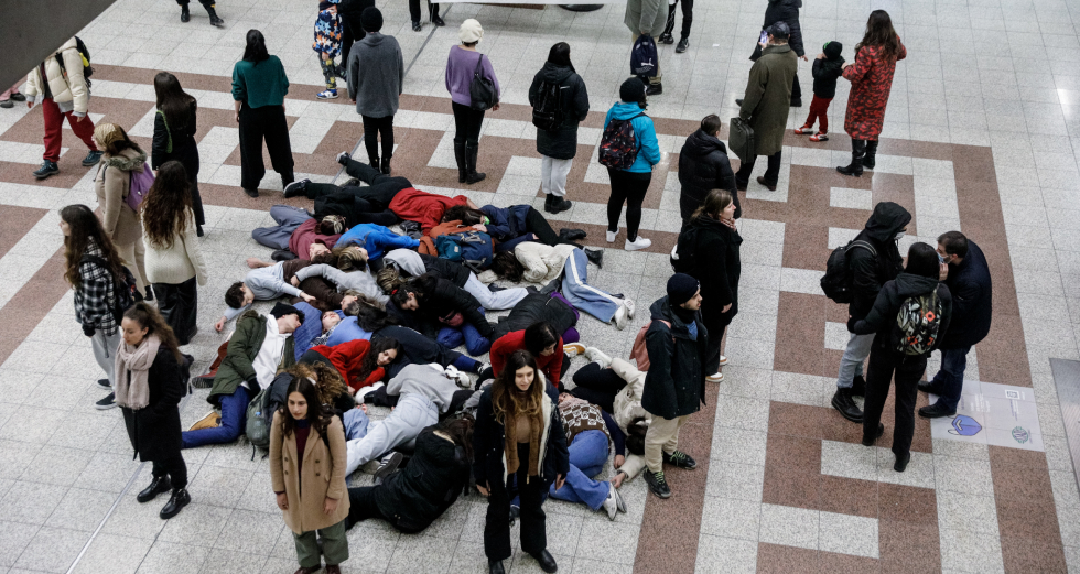 «Κάτω τα χέρια από τον πολιτισμό» και στο Μετρό Συντάγματος