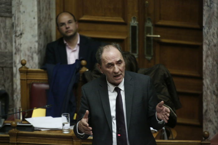 Κόντρες για την απεργία και την α’ κατοικία στην Ολομέλεια