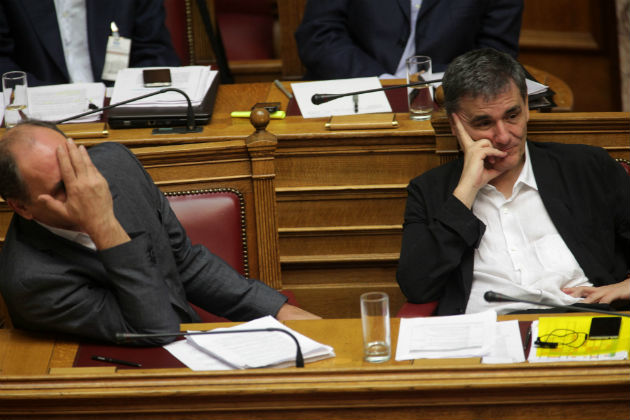 Αναζητούν «πατήματα» για μείωση της τιμής