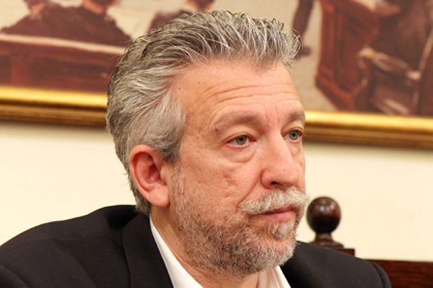 Δύο δηλώσεις, πολλά ερωτήματα