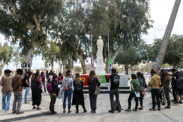 Ηράκλειο: Κατέθεσαν στεφάνια στη μνήμη των νεκρών του Αφρίν