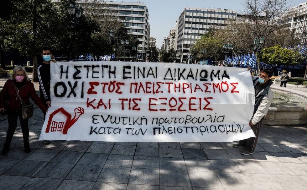 Διαμαρτυρία κατά των πλειστηριασμών στην πλατεία Συντάγματος