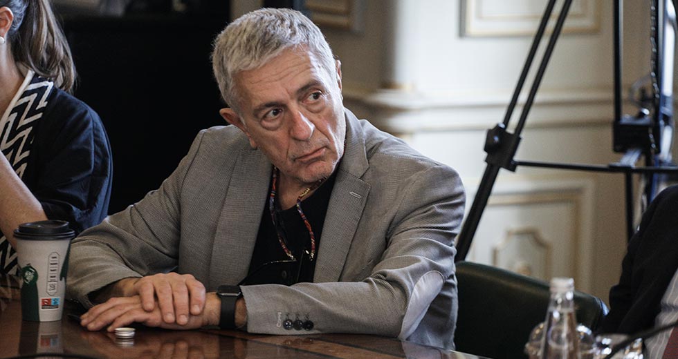 ΣΥΡΙΖΑ: «Το Ευρωκοινοβούλιο δείχνει τον πρωθυπουργό αρχιερέα των υποκλοπών»