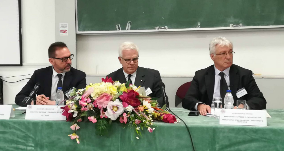 Βράβευση Στουρνάρα από το Πανεπιστήμιο Κρήτης