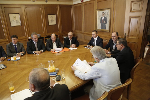 Αποφάσεις για εισαγωγές, εξαγωγές, επιταγές και τράπεζες