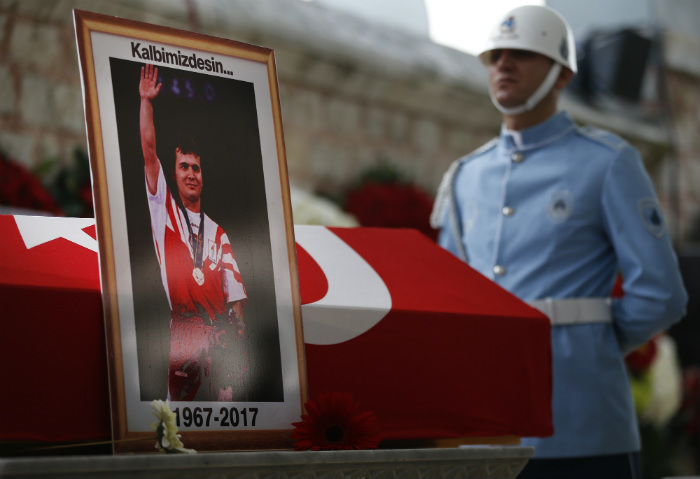 Ύστατο «αντίο» στον  Ναΐμ Σουλεϊμάνογλου