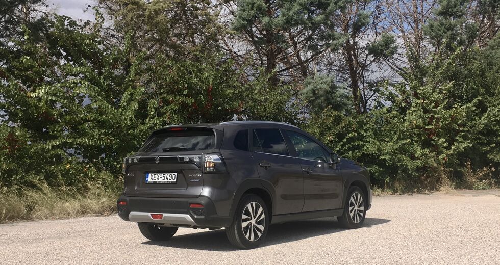 Δυναμικός SUV χαρακτήρας