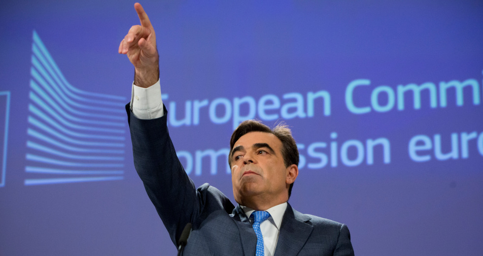 Πόλεμος δισεκατομμυρίων απλωμένων στο χορτάρι