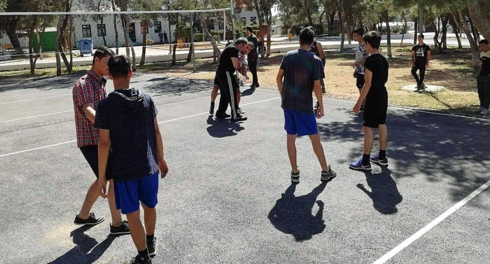 Από τις δομές προσφύγων σε γήπεδα και παλαίστρες
