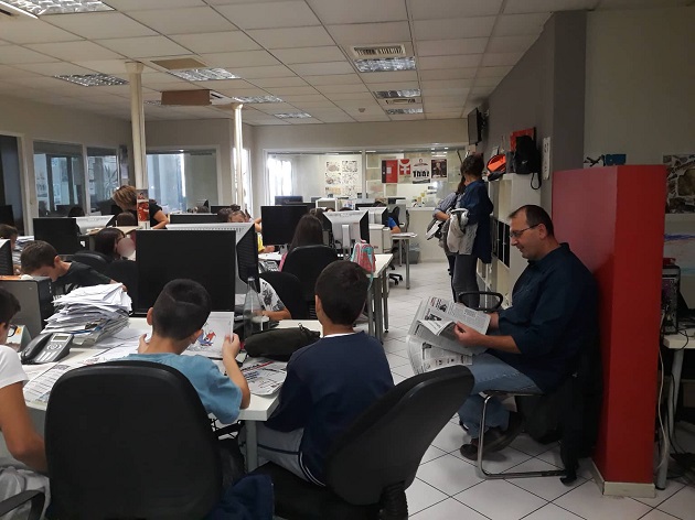Μικροί μαθητές, μεγάλοι συντάκτες